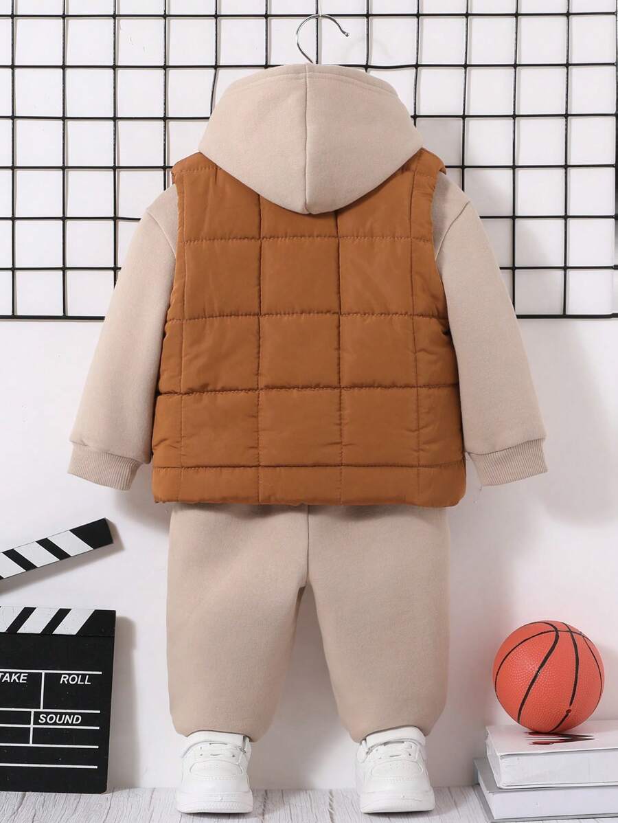 Sweatshirt com capuz e calças de fato de treino com letras sólidas e bolso com pala para bebé menino