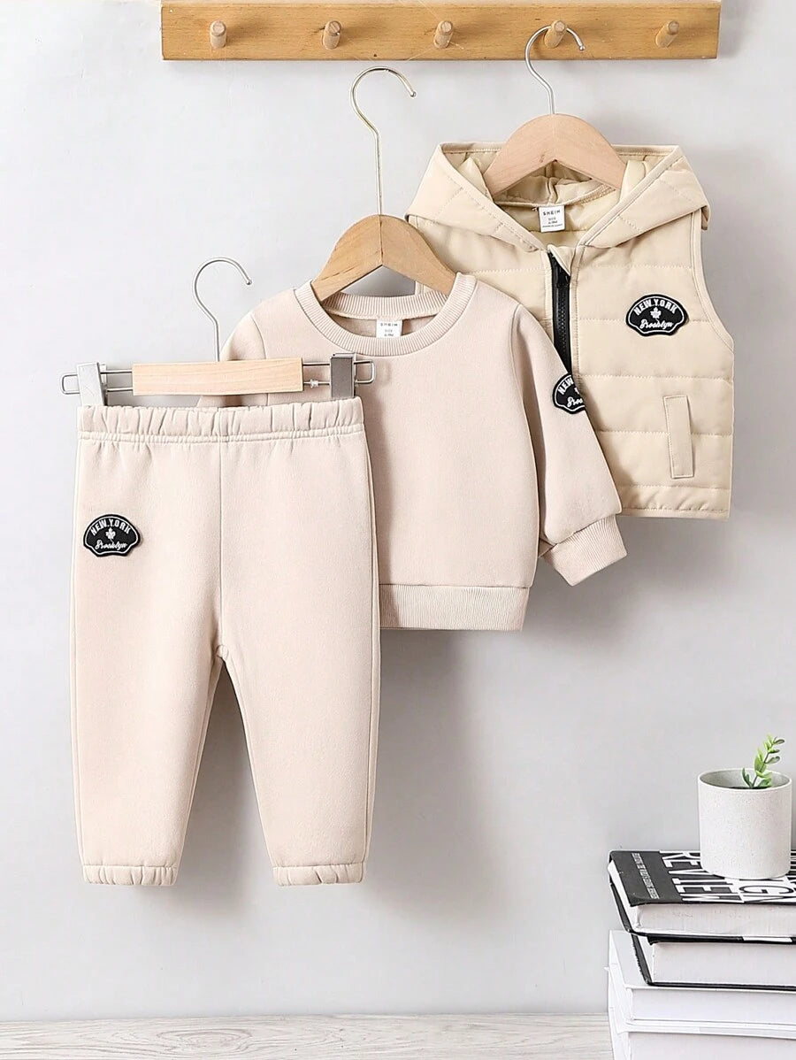 Conjunto de 3 peças com capuz térmico forrado com letras para bebé menino, colete almofadado e casaco
